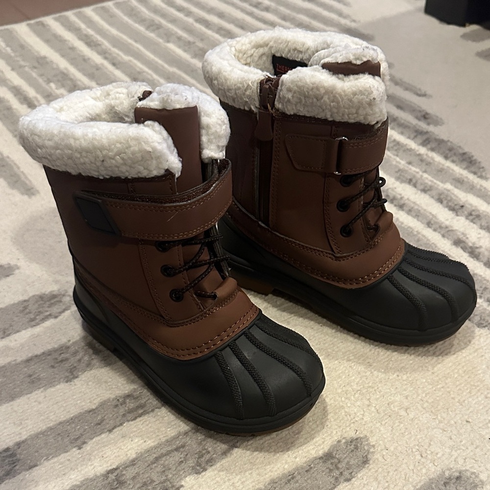 Cat & Jack Brown and Black Kids Snow Boots